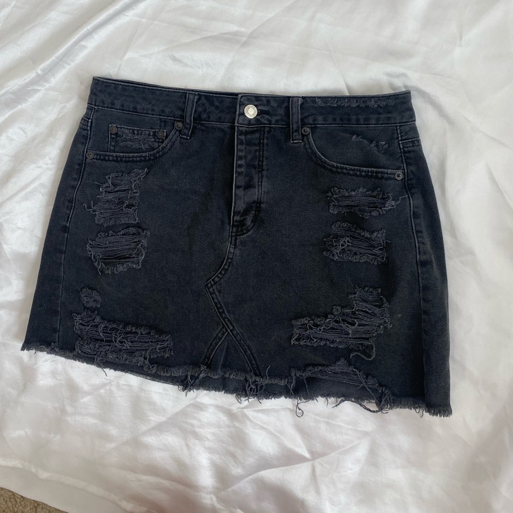 American eagle black skirt.